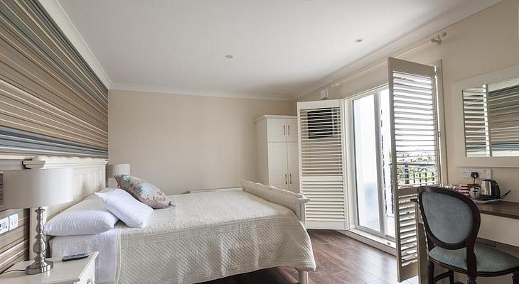 Sea-Breeze Lodge B&B