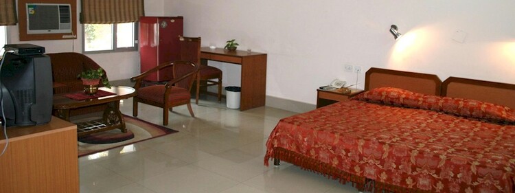 OYO 18633 Blue Triangle Family Hostel