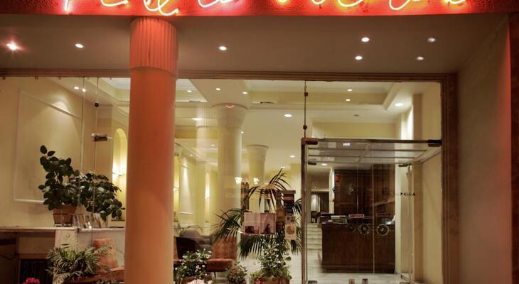 Pella Hotel