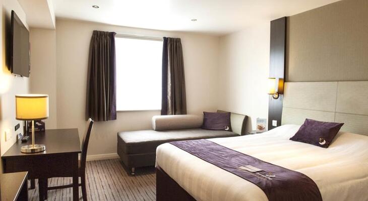 Premier Inn Manchester City Centre (Portland Street) Hotel