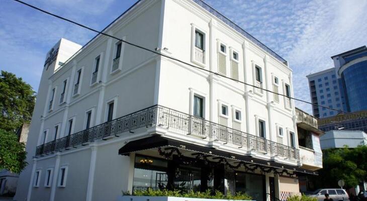 The Grand Jade Hotel