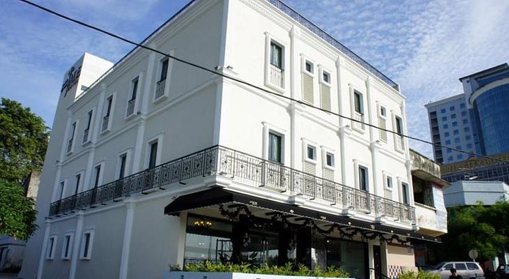 The Grand Jade Hotel