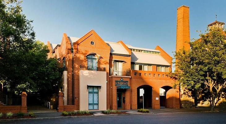 Majestic Old Lion Apartments