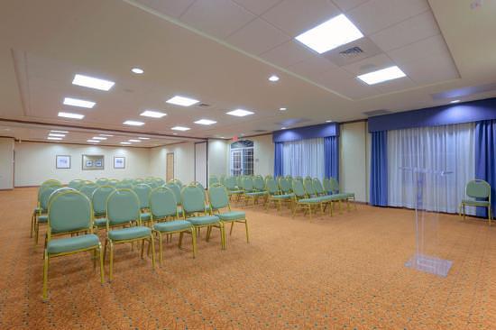 Comfort Inn & Suites Virginia Beach-Norfolk Airport