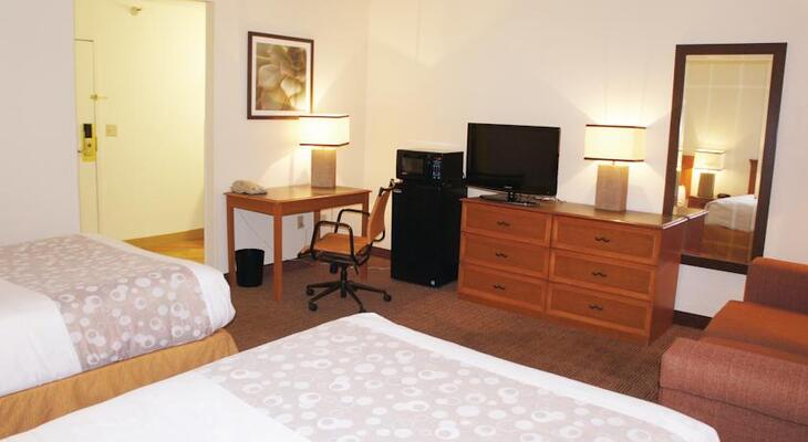 La Quinta Inn by Wyndham Kansas City North