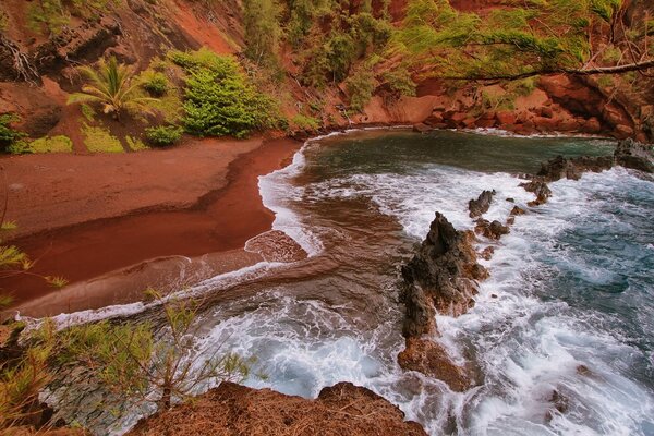 Red Sand Beach - Kaihalulu Beach