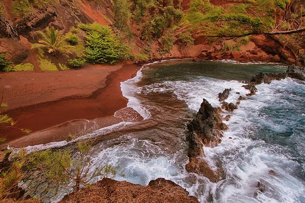Red Sand Beach - Kaihalulu Beach