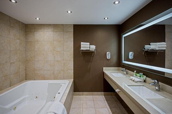 Holiday Inn Express & Suites Regina Downtown, an IHG Hotel