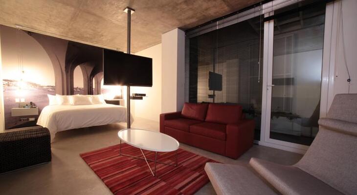 Now Hotel