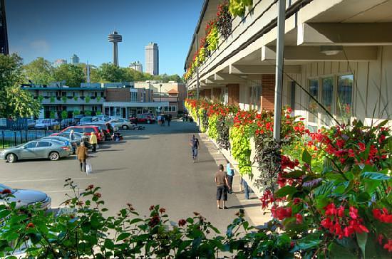 Travelodge by Wyndham Niagara Falls At the Falls