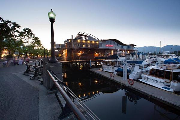 Cardero's Restaurant & Live Bait Marine Pub