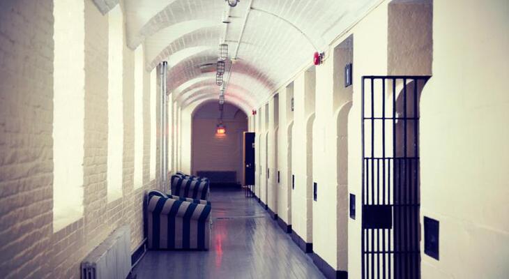 Saintlo Ottawa Jail Hostel