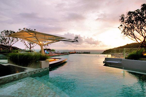 Crest Resort & Pool Villas