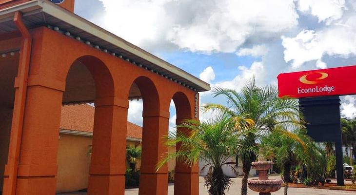 Econo Lodge Airport at Raymond James Stadium