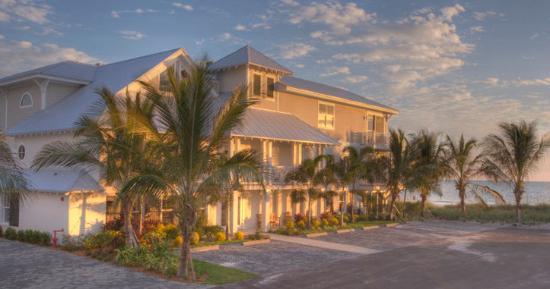 Mainsail Beach Inn