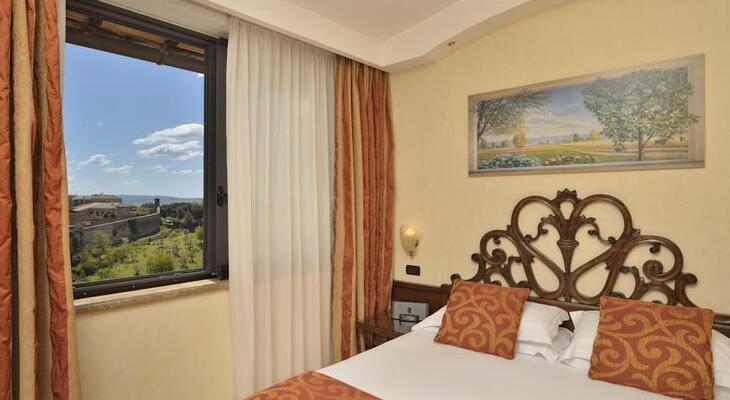 Hotel Athena
