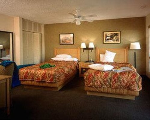 Caliente Tropics Resort
