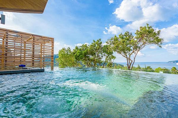 Crest Resort & Pool Villas