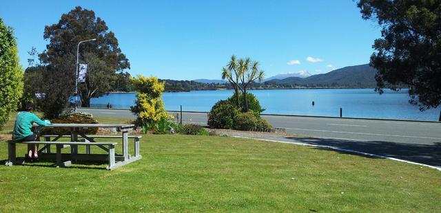 Te Anau Lakefront Backpackers