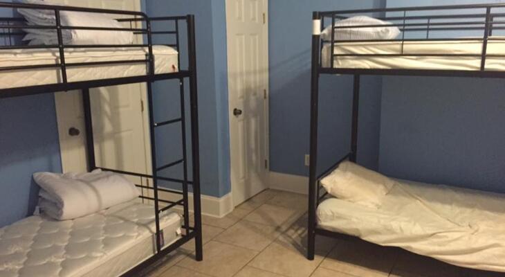 AAE Bourbon House Mansion & Hostel