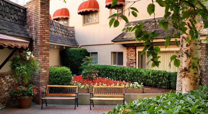 Royal Scot Hotel & Suites