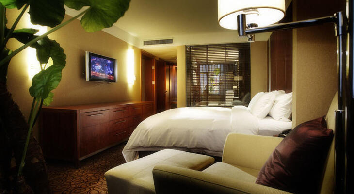 Crowne Plaza Chongqing Jiefangbei, an IHG hotel