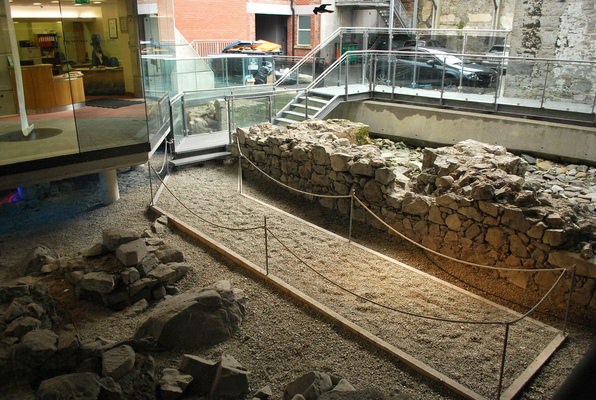 Hall of the Red Earl