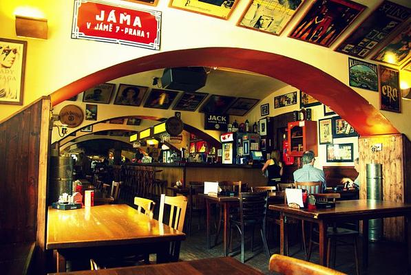 Jama3 Garden Pub