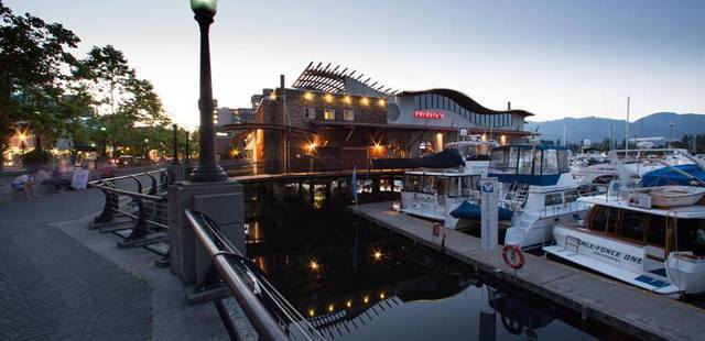 Cardero's Restaurant & Live Bait Marine Pub