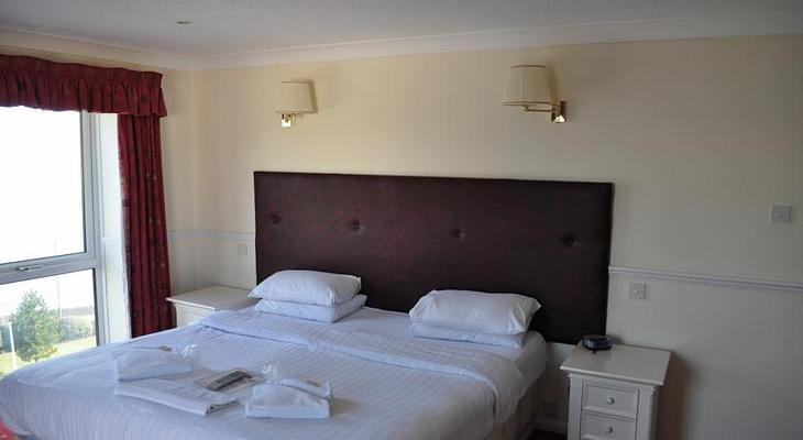 Waters Edge Hotel