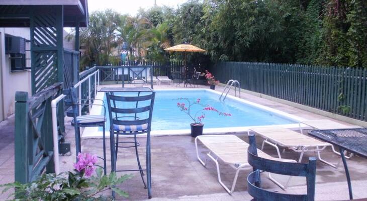 Pineapple Court Hotel