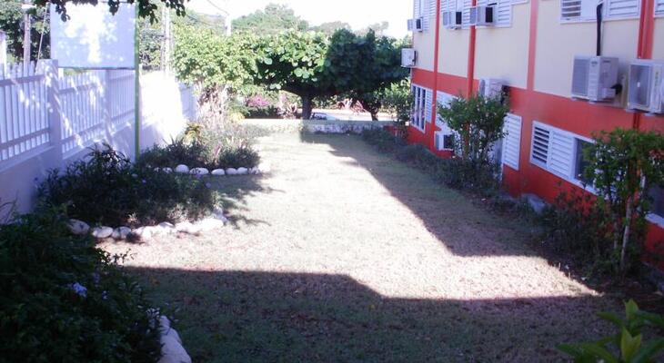 Pineapple Court Hotel