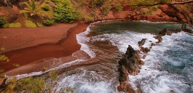 Red Sand Beach - Kaihalulu Beach
