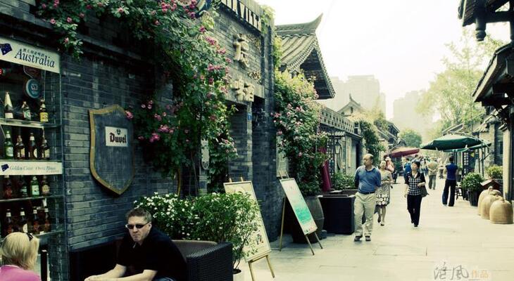 Chengdu Dragon Town Sichuan Style Hostel