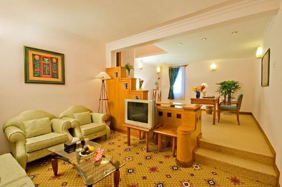 Hotel Que Huong Liberty 1