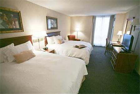 Hampton Inn & Suites Kansas City-Country Club Plaza