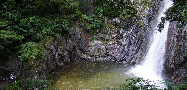 Nunobiki Falls (Nunobiki-No-Taki)