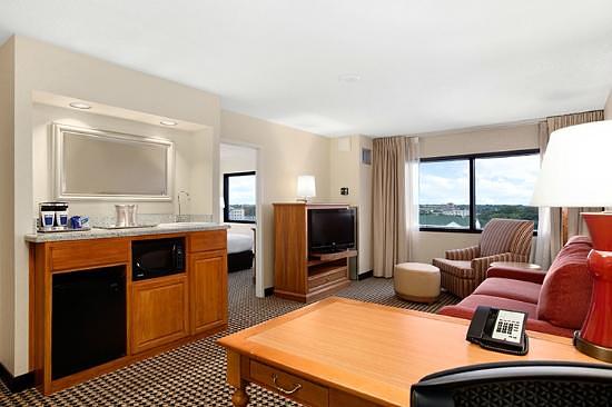 Hilton Chicago / Oak Brook Suites