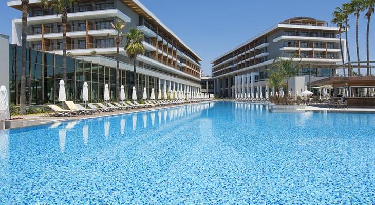 Acanthus & Cennet Barut Collection