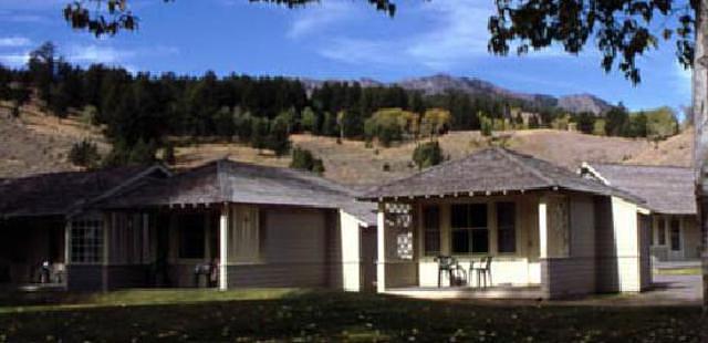 Mammoth Hot Springs Hotel & Cabins