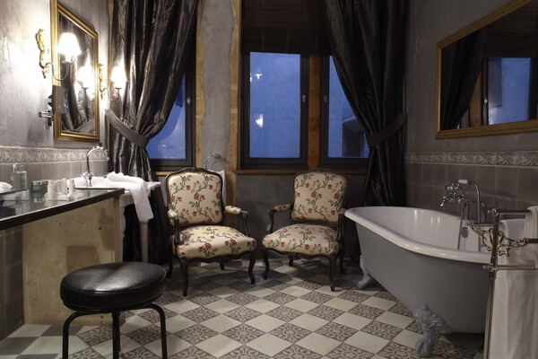 Cour des Loges Lyon, A Radisson Collection Hotel