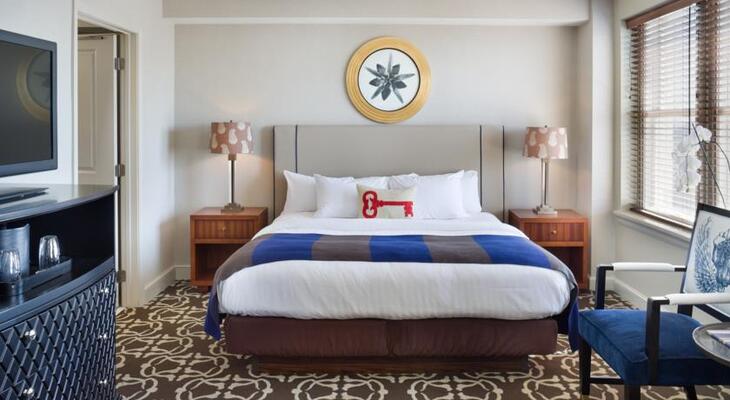 Hotel Phillips Kansas City, Curio Collection by Hilton