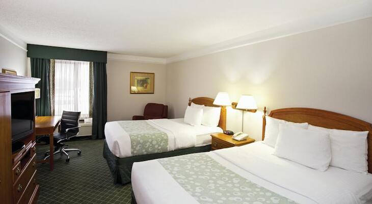 La Quinta Inn & Suites by Wyndham Cincinnati Sharonville