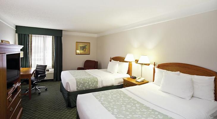 La Quinta Inn & Suites by Wyndham Cincinnati Sharonville