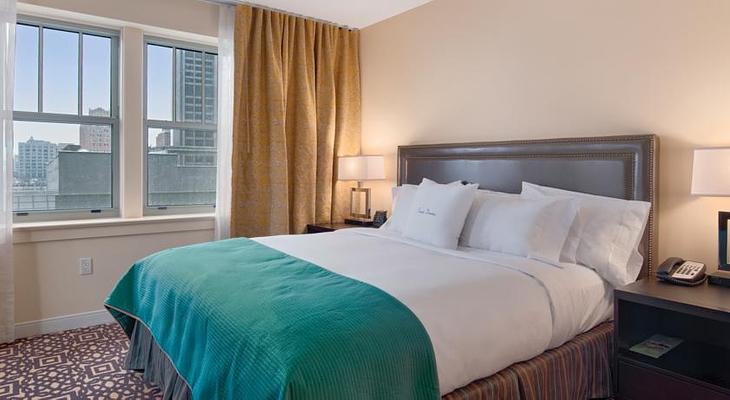 DoubleTree Suites by Hilton Hotel Detroit Downtown - Fort Shelby