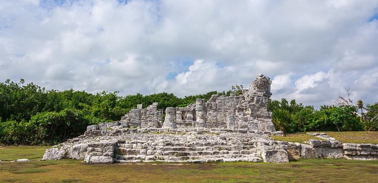 Zona Arqueologica El Rey