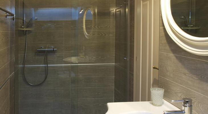 M club De Luxe B&B