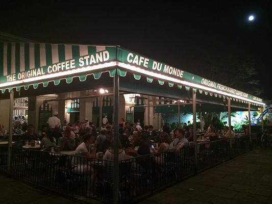 Café Du Monde, New Orleans, Louisiana, U.S. - Restaurant Review