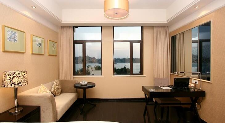 Lujiang Harborview Hotel