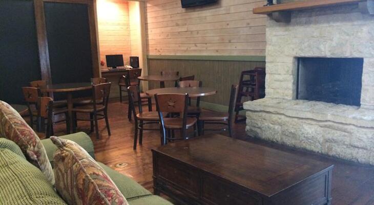 Travelodge Inn & Suites by Wyndham San Antonio Airport